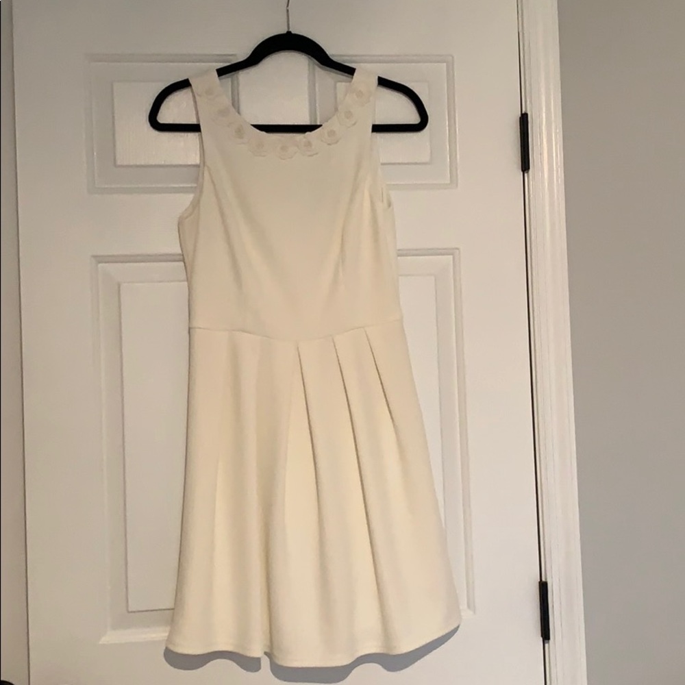 Pretty white/cream dress!